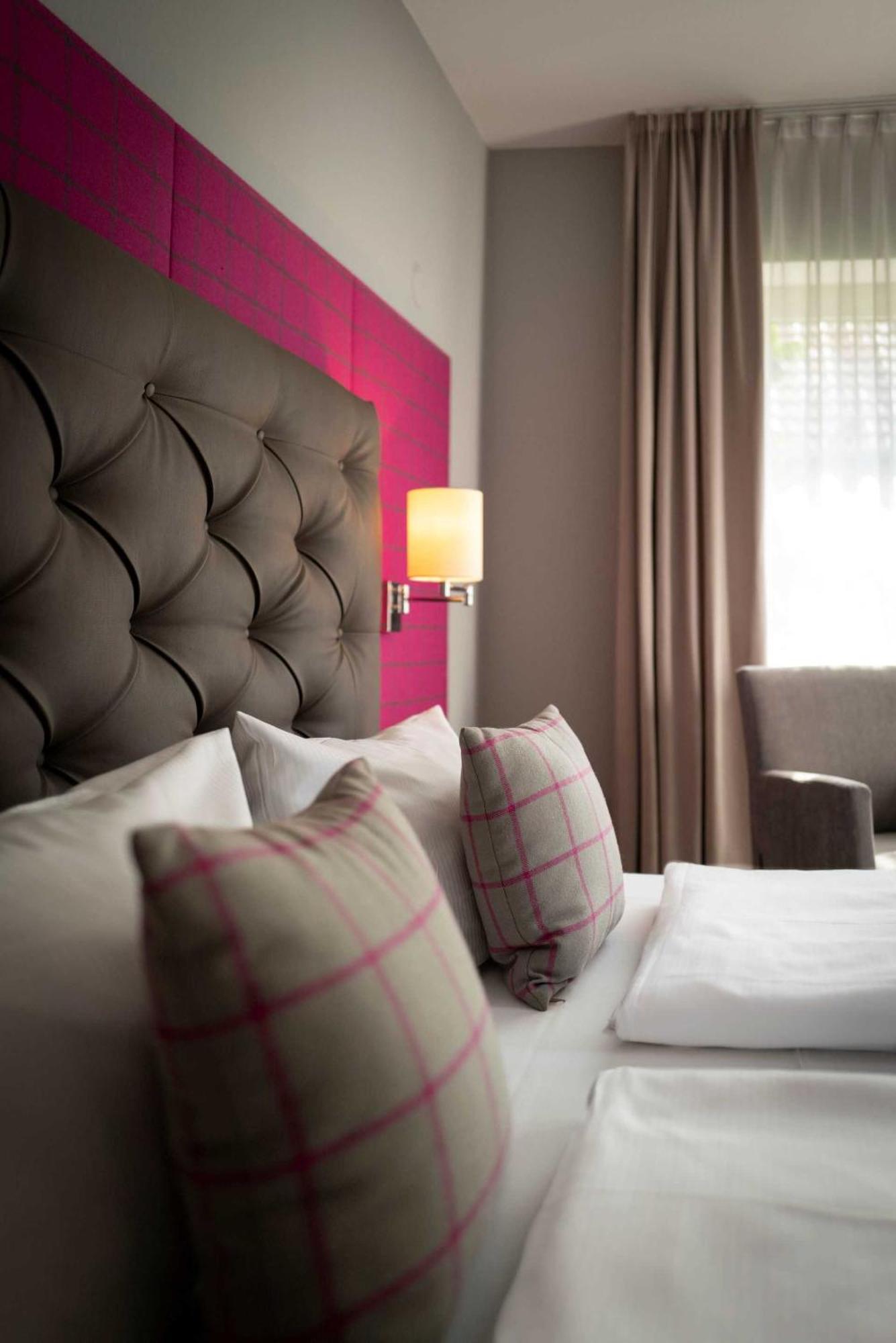 Landhotel 3Kronen Adelsdorf Extérieur photo