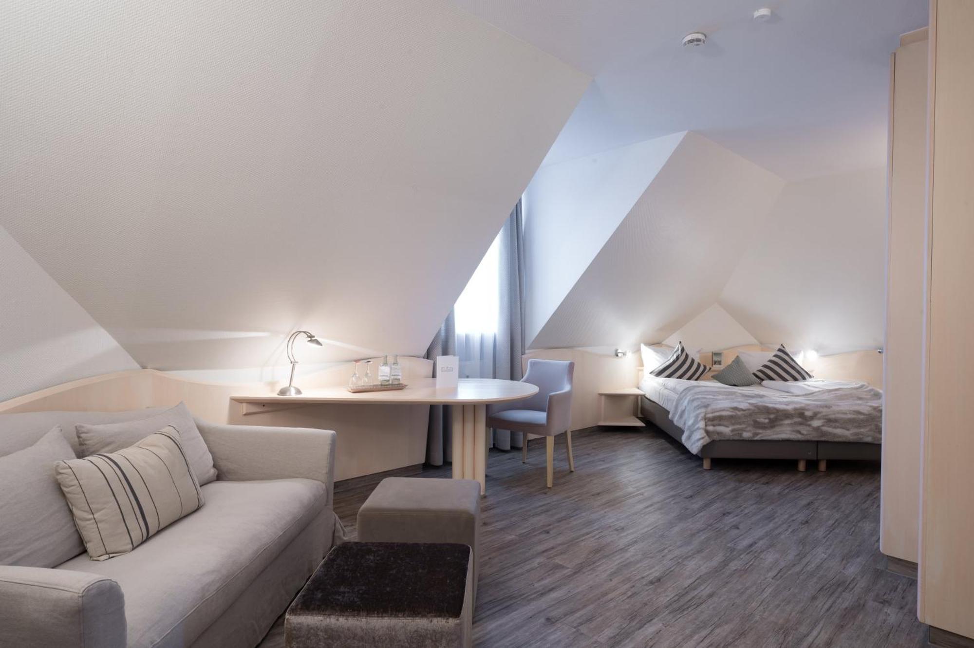 Landhotel 3Kronen Adelsdorf Extérieur photo