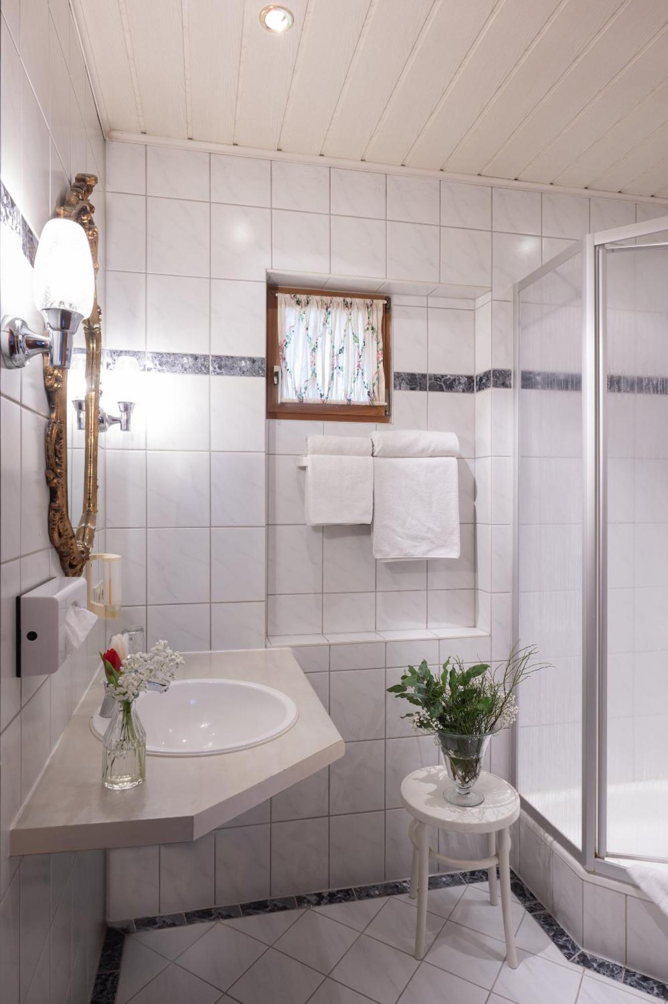 Landhotel 3Kronen Adelsdorf Extérieur photo
