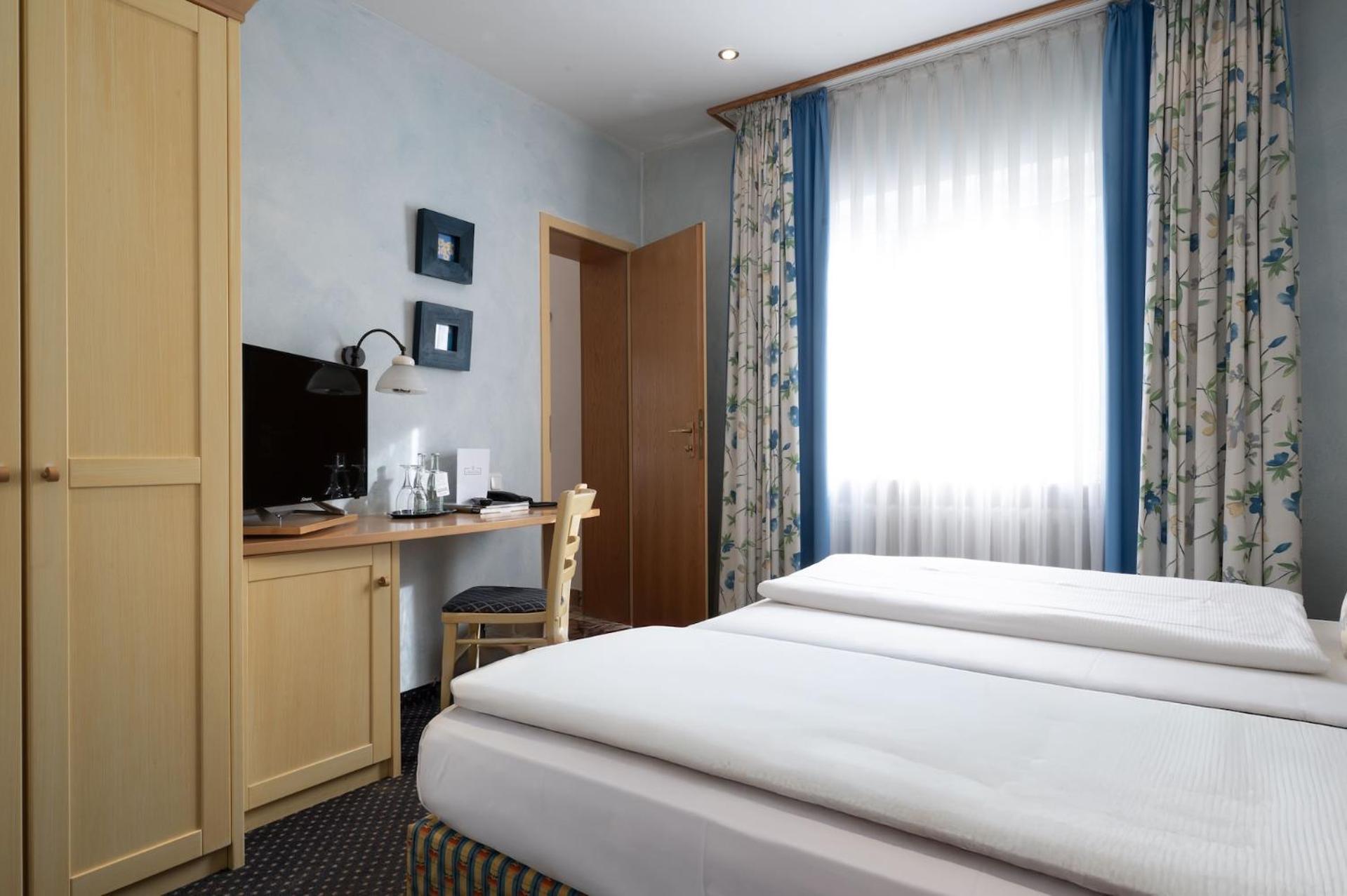 Landhotel 3Kronen Adelsdorf Extérieur photo